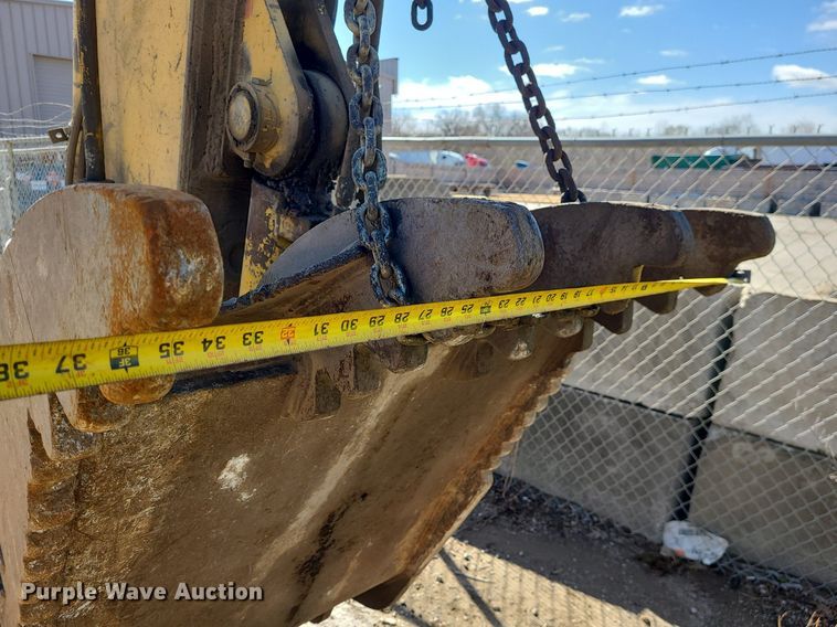 image for item MX9605 2003 Komatsu PC220LC-7  excavator