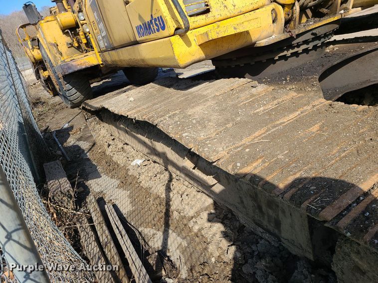 image for item MX9605 2003 Komatsu PC220LC-7  excavator