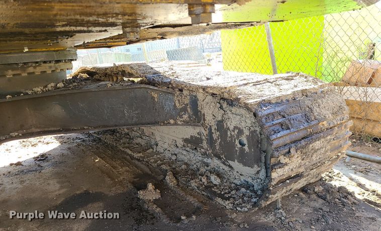 image for item MX9605 2003 Komatsu PC220LC-7  excavator