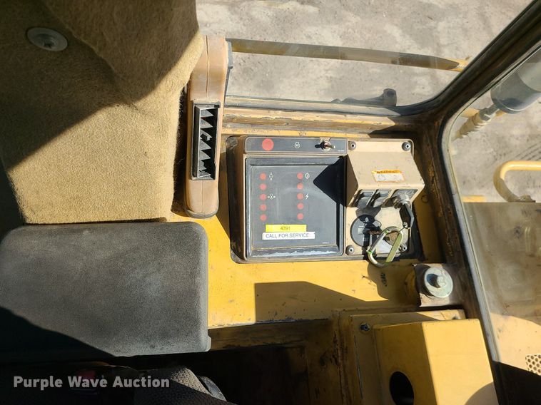 image for item MX9606 1999 Caterpillar 963B  track loader