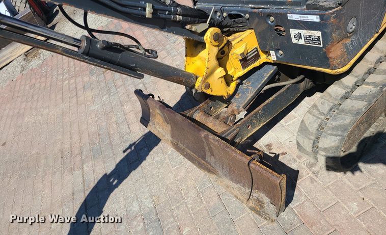 image for item MX9608 2012 John Deere 17D  mini excavator