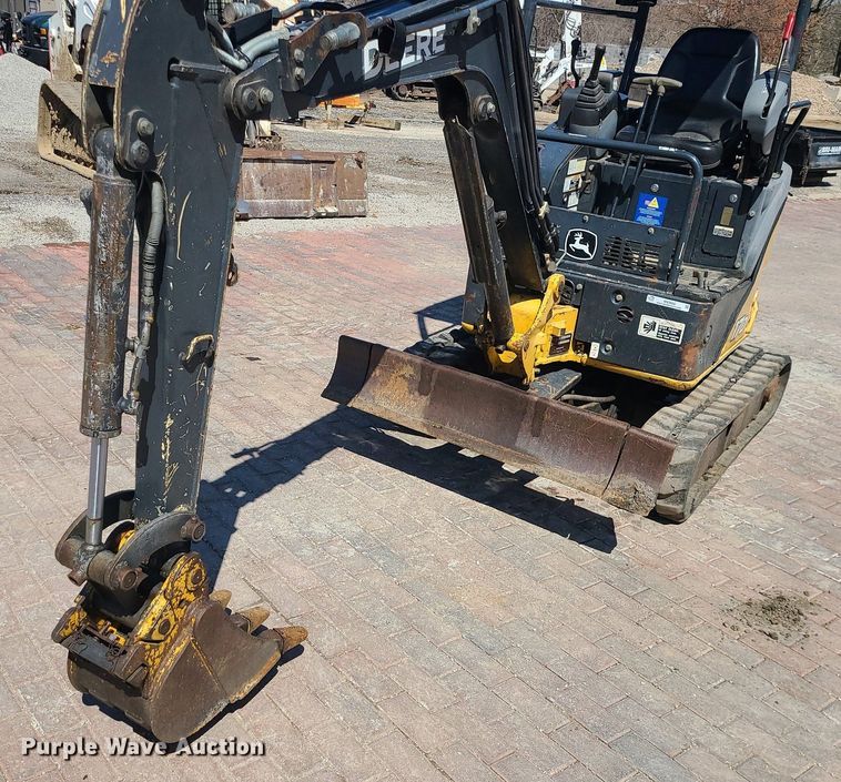 image for item MX9608 2012 John Deere 17D  mini excavator