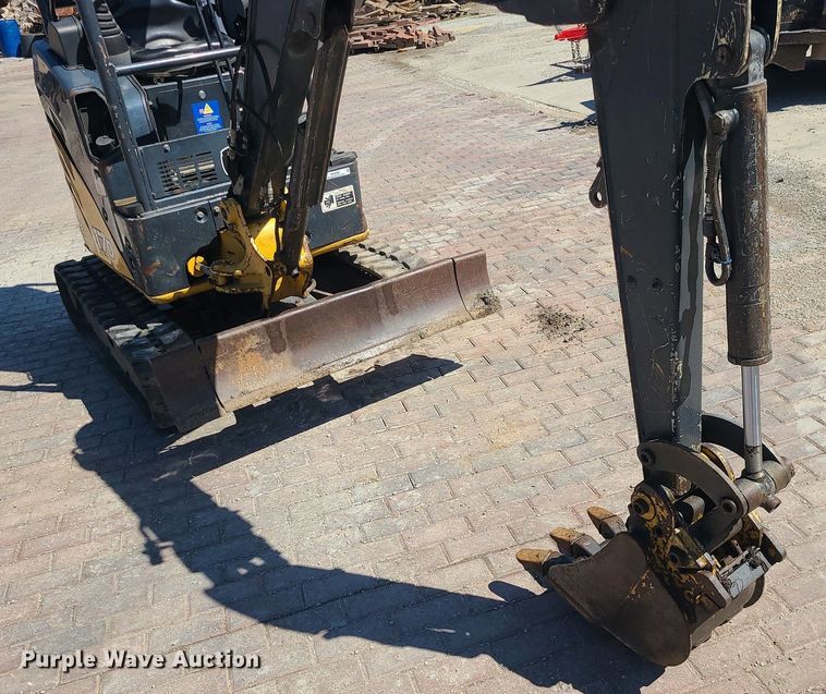image for item MX9608 2012 John Deere 17D  mini excavator