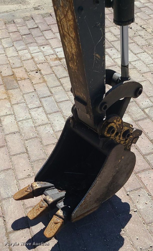 image for item MX9608 2012 John Deere 17D  mini excavator