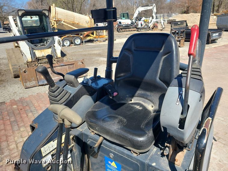 image for item MX9608 2012 John Deere 17D  mini excavator