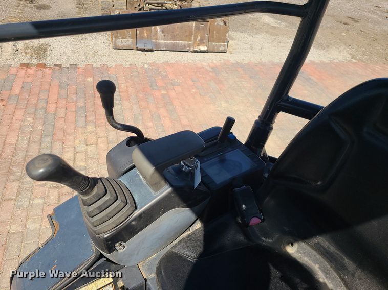 image for item MX9608 2012 John Deere 17D  mini excavator