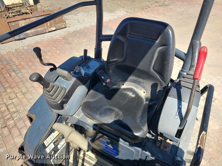 image for item MX9608 2012 John Deere 17D  mini excavator