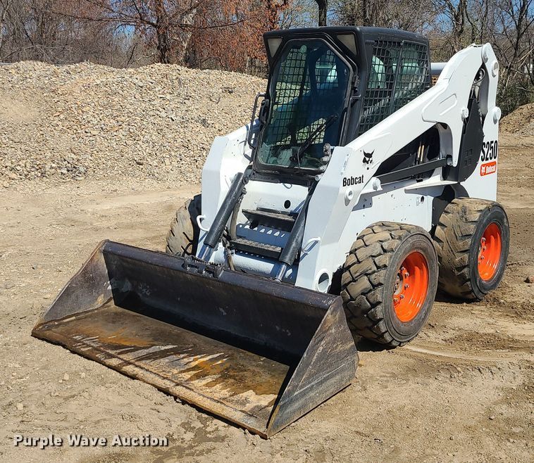 image for item MX9609 2006 Bobcat S250  skid steer loader