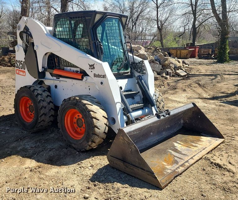 image for item MX9609 2006 Bobcat S250  skid steer loader