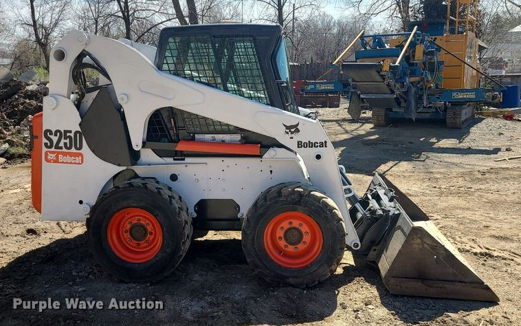 image for item MX9609 2006 Bobcat S250  skid steer loader