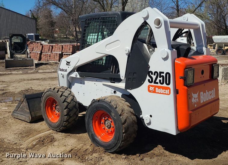 image for item MX9609 2006 Bobcat S250  skid steer loader