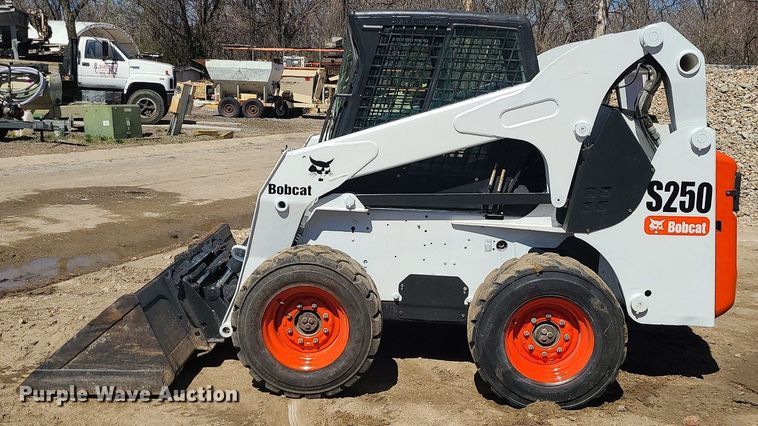 image for item MX9609 2006 Bobcat S250  skid steer loader