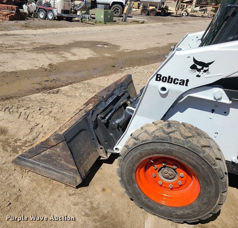 image for item MX9609 2006 Bobcat S250  skid steer loader