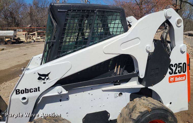image for item MX9609 2006 Bobcat S250  skid steer loader