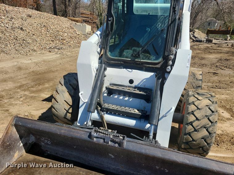 image for item MX9609 2006 Bobcat S250  skid steer loader