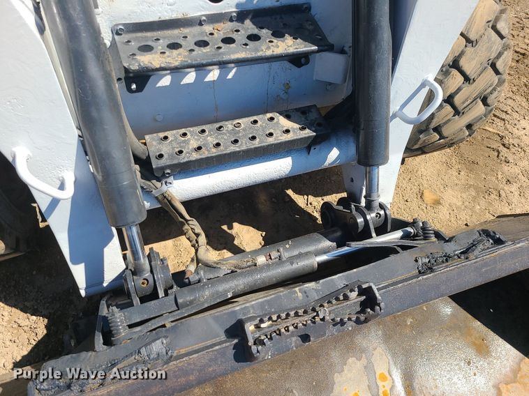 image for item MX9609 2006 Bobcat S250  skid steer loader