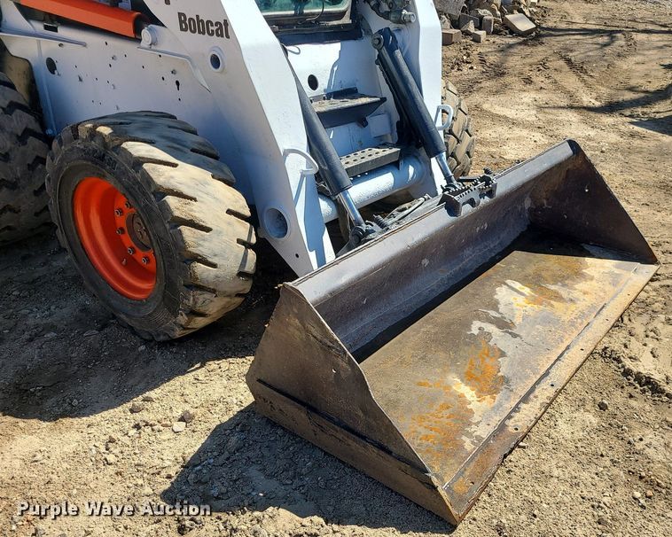 image for item MX9609 2006 Bobcat S250  skid steer loader
