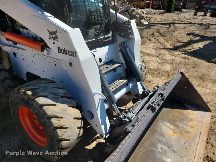 image for item MX9609 2006 Bobcat S250  skid steer loader