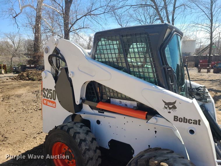 image for item MX9609 2006 Bobcat S250  skid steer loader