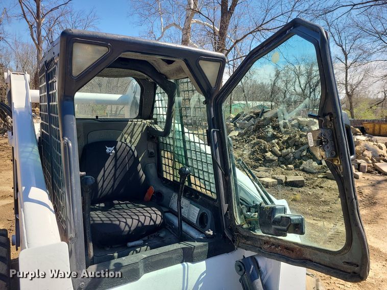 image for item MX9609 2006 Bobcat S250  skid steer loader