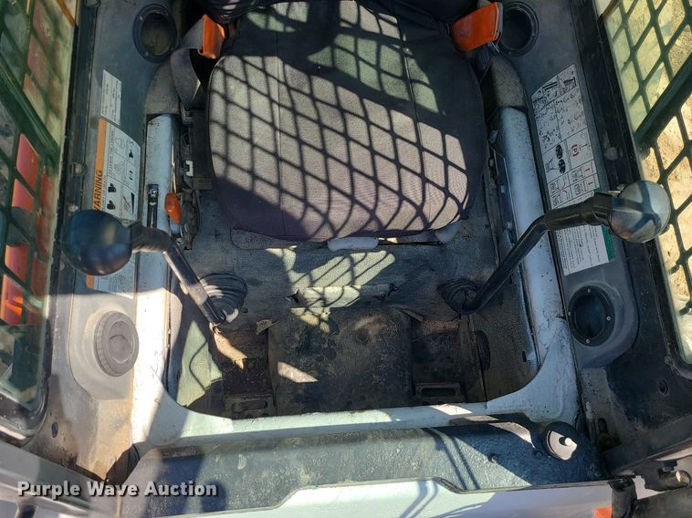 image for item MX9609 2006 Bobcat S250  skid steer loader