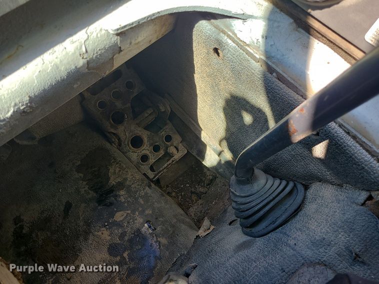 image for item MX9609 2006 Bobcat S250  skid steer loader