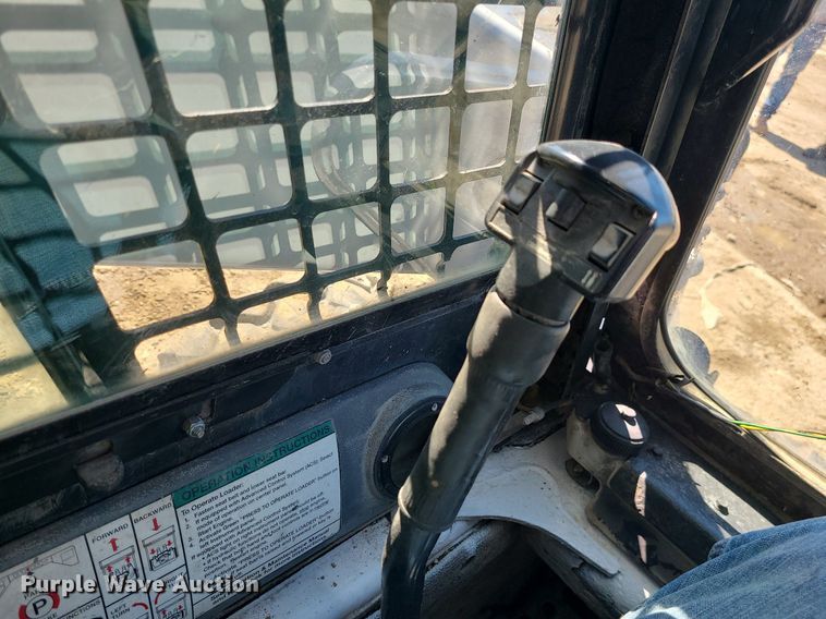 image for item MX9609 2006 Bobcat S250  skid steer loader