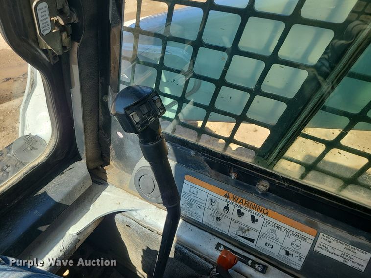 image for item MX9609 2006 Bobcat S250  skid steer loader