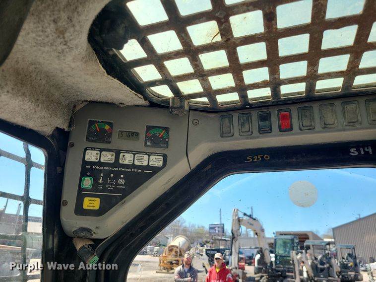 image for item MX9609 2006 Bobcat S250  skid steer loader