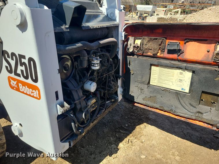 image for item MX9609 2006 Bobcat S250  skid steer loader