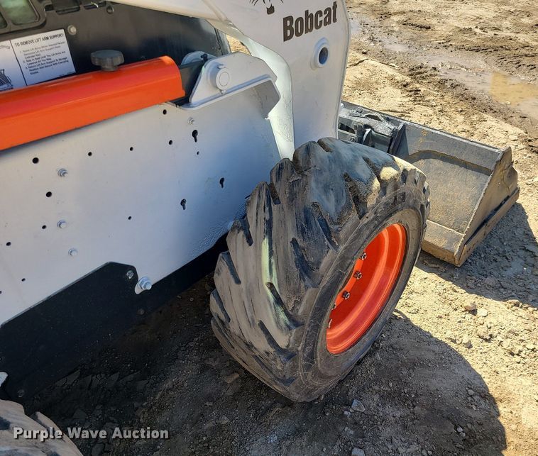 image for item MX9609 2006 Bobcat S250  skid steer loader