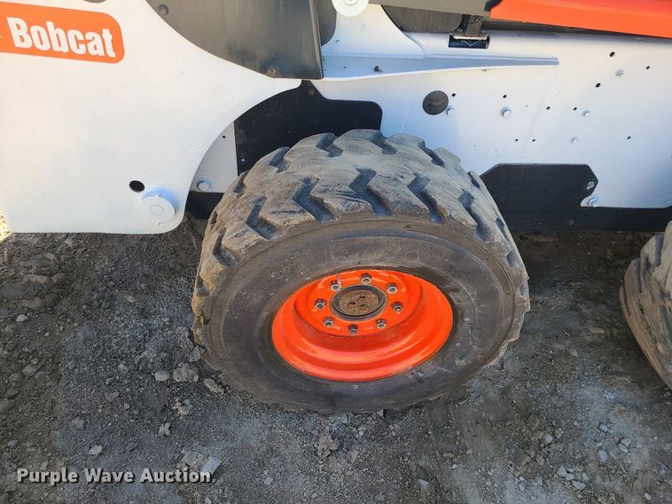 image for item MX9609 2006 Bobcat S250  skid steer loader