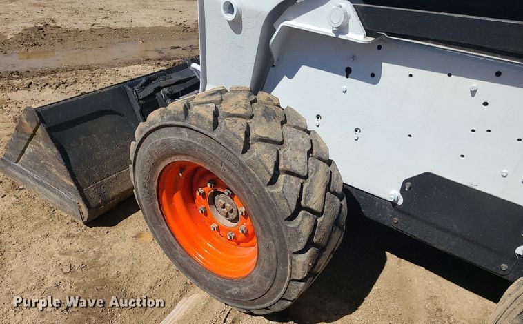 image for item MX9609 2006 Bobcat S250  skid steer loader