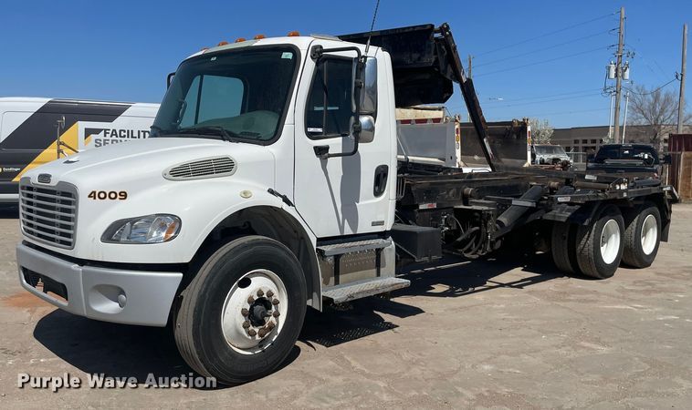 image for item MY9244 2007 Freightliner Business Class M2  roll-off container truck