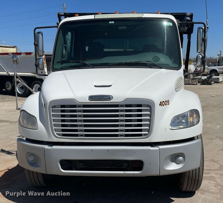 image for item MY9244 2007 Freightliner Business Class M2  roll-off container truck