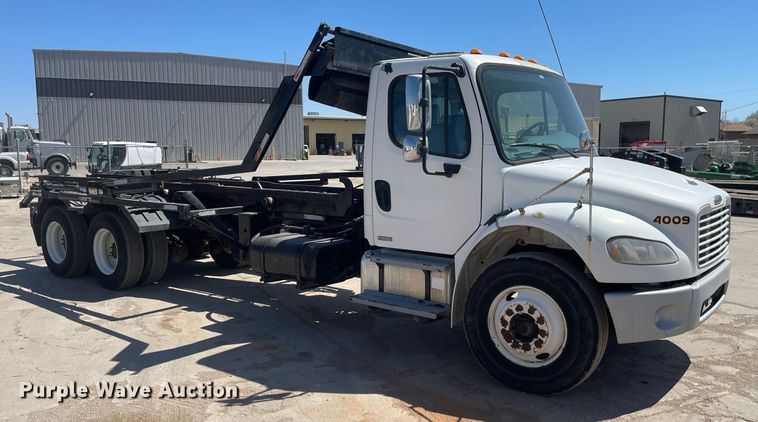 image for item MY9244 2007 Freightliner Business Class M2  roll-off container truck