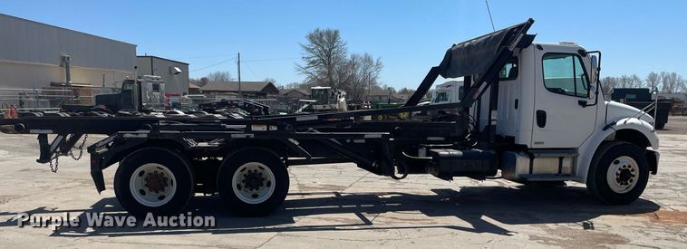 image for item MY9244 2007 Freightliner Business Class M2  roll-off container truck