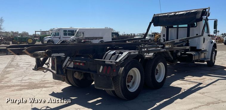 image for item MY9244 2007 Freightliner Business Class M2  roll-off container truck