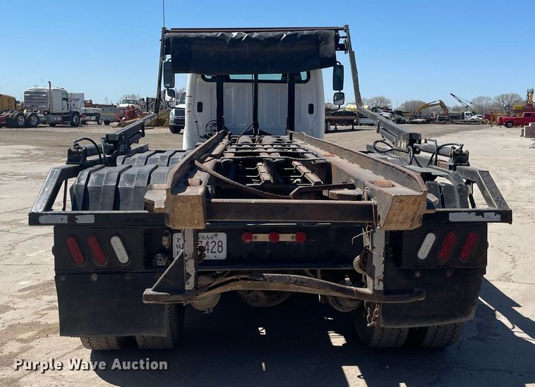 image for item MY9244 2007 Freightliner Business Class M2  roll-off container truck