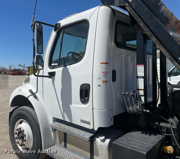 image for item MY9244 2007 Freightliner Business Class M2  roll-off container truck