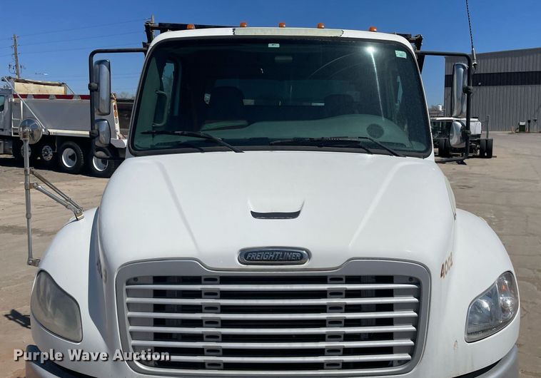 image for item MY9244 2007 Freightliner Business Class M2  roll-off container truck