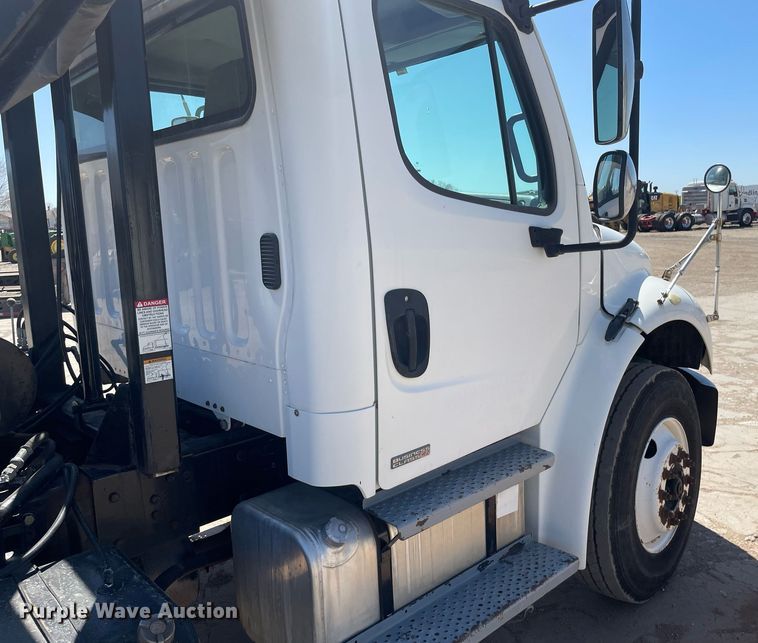 image for item MY9244 2007 Freightliner Business Class M2  roll-off container truck