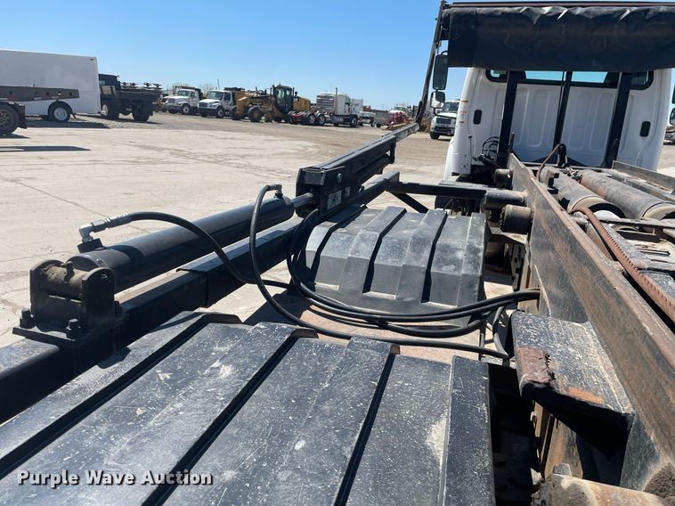 image for item MY9244 2007 Freightliner Business Class M2  roll-off container truck