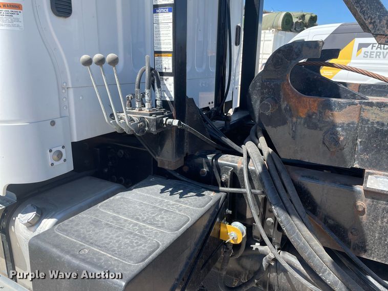 image for item MY9244 2007 Freightliner Business Class M2  roll-off container truck