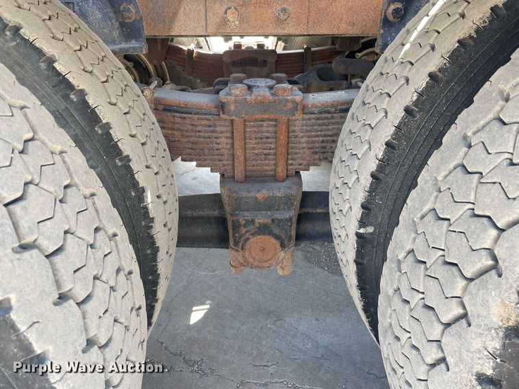 image for item MY9244 2007 Freightliner Business Class M2  roll-off container truck