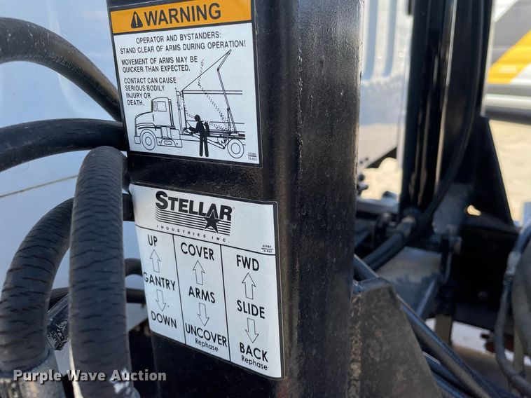 image for item MY9244 2007 Freightliner Business Class M2  roll-off container truck