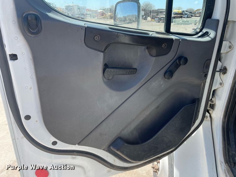 image for item MY9244 2007 Freightliner Business Class M2  roll-off container truck