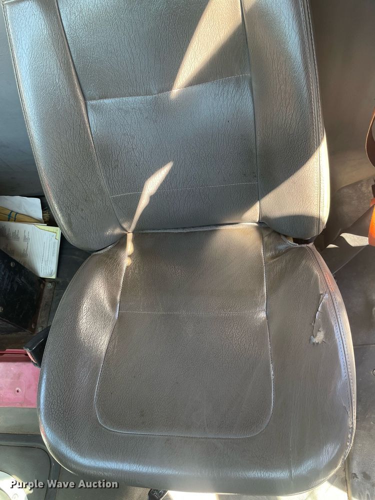 image for item MY9244 2007 Freightliner Business Class M2  roll-off container truck