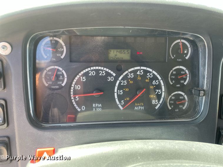 image for item MY9244 2007 Freightliner Business Class M2  roll-off container truck