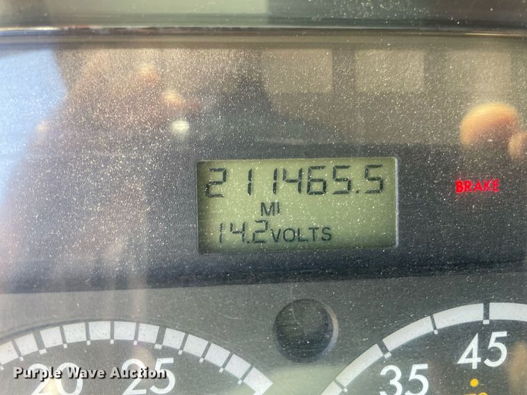 image for item MY9244 2007 Freightliner Business Class M2  roll-off container truck